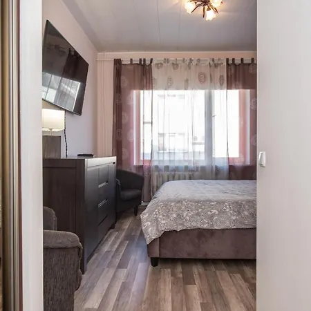 Vallikaeaeru Apartment *